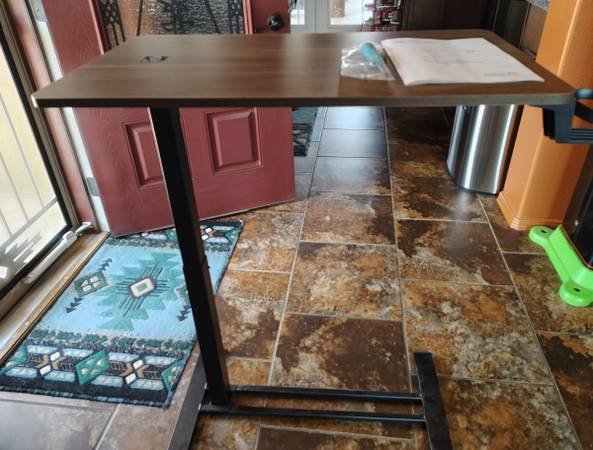 Rolling bedside table with adjustable height photo 2