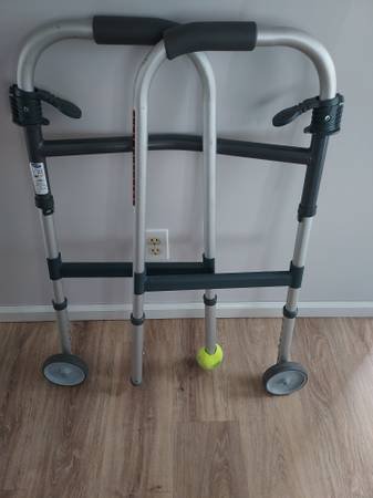 Rolling walker (rollator) with seat and hand brakes photo 2
