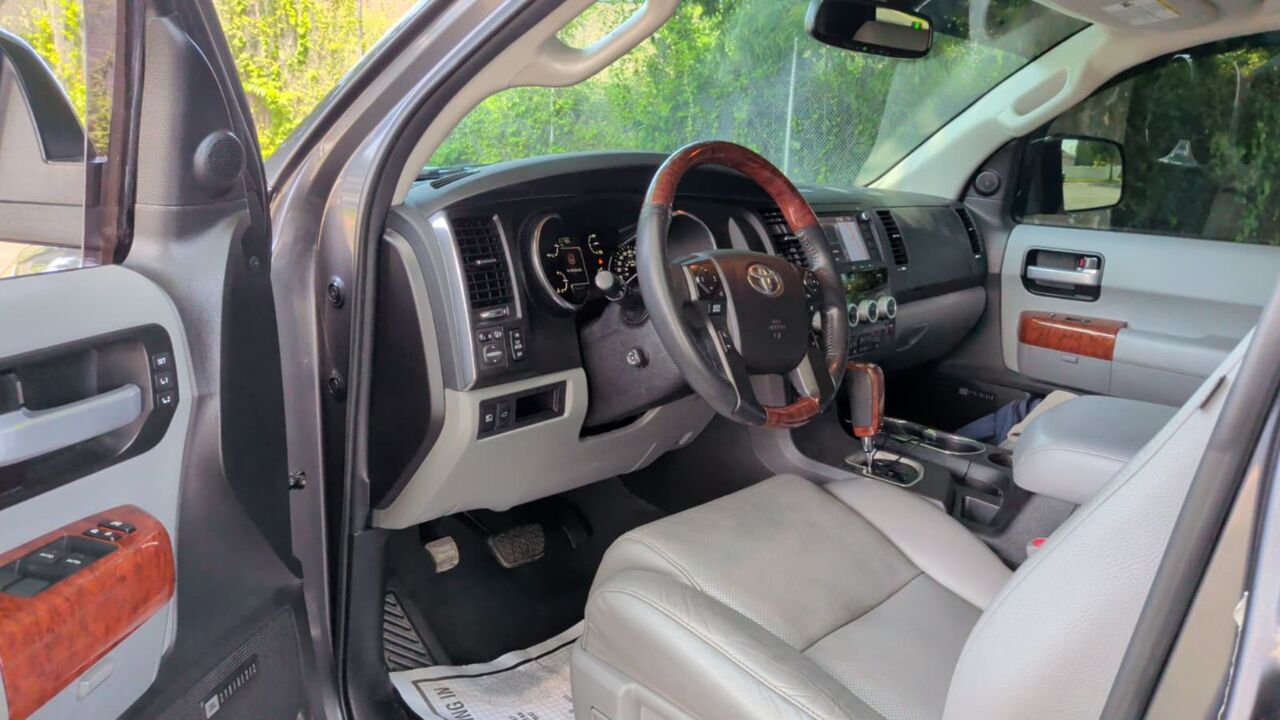 USD 36995,  Toyota Sequoia Platinum,  2021,  Automatic,  62000 KM,    – 62K Miles | $36,995 photo 5