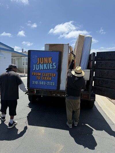 Junk Junkies photo 4