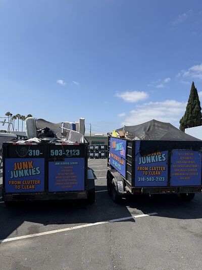 Junk Junkies photo 3