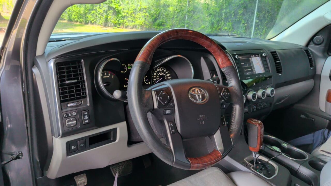 USD 36995,  Toyota Sequoia Platinum,  2021,  Automatic,  62000 KM,    – 62K Miles | $36,995 photo 4