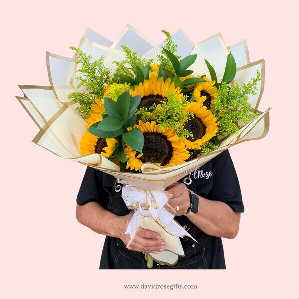 Flower Gift Birthday: Bright Sunflower Bouquets & Congrats