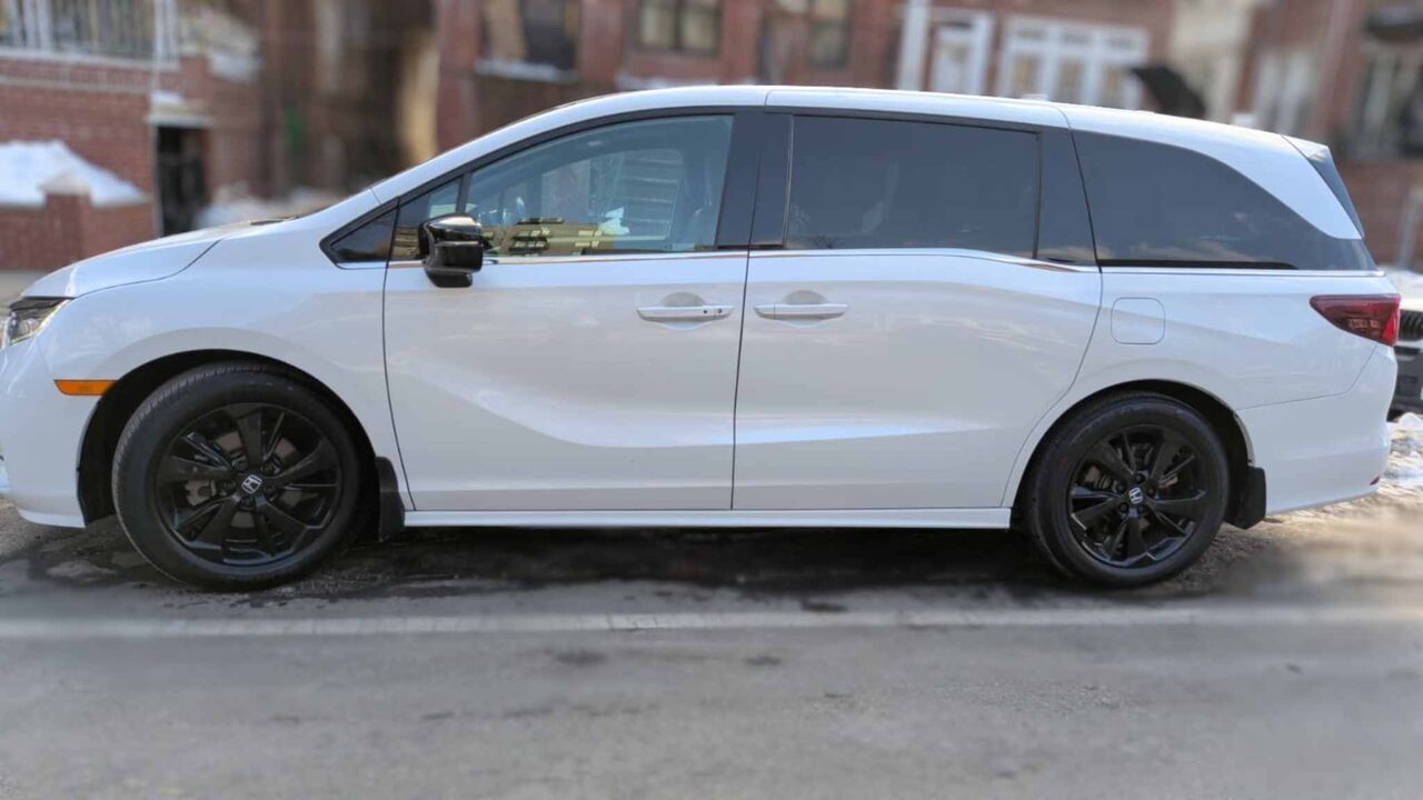 USD 27270,  Honda Odyssey Sport-L,  2023,  Automatic,  47000 KM,    |47k Miles | $27,270 photo 3