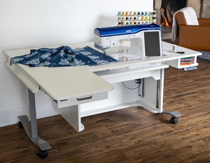 USD 4,  Model 9000 New Heights Adjustable Table photo 1