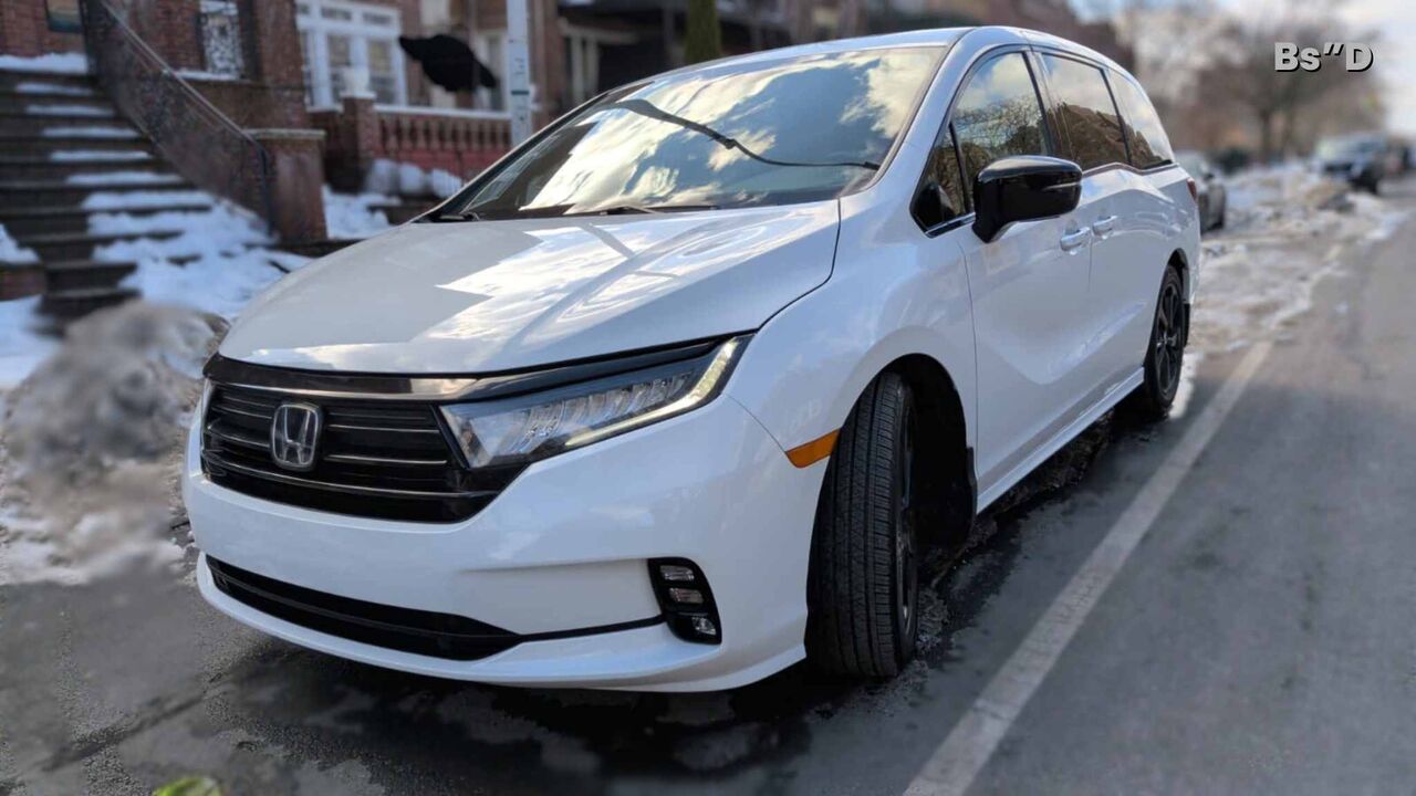 USD 27270,  Honda Odyssey Sport-L,  2023,  Automatic,  47000 KM,    |47k Miles | $27,270 photo 2